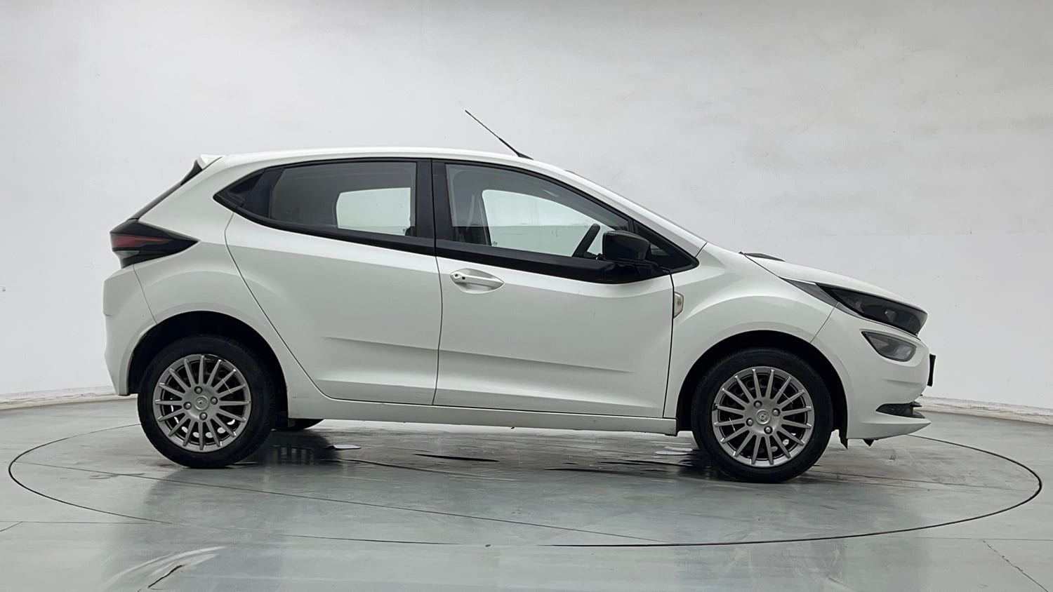 Used 2021 Tata Altroz XT Petrol Petrol Manual exterior RIGHT SIDE VIEW