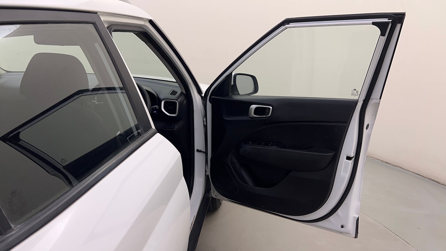 Used 2020 Hyundai Venue SX 1.0 Turbo Petrol Manual interior RIGHT FRONT DOOR OPEN VIEW