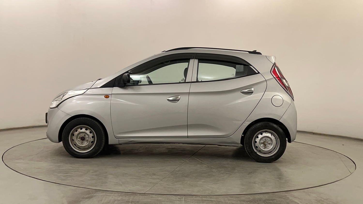 Used 2018 Hyundai Eon Era + Petrol Manual exterior LEFT SIDE VIEW