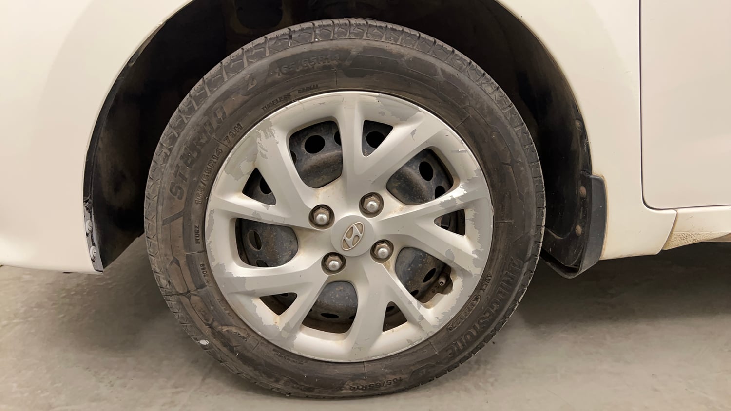 Used 2018 Hyundai Grand i10 Magna 1.2 Kappa VTVT Petrol Manual tyres LEFT FRONT TYRE RIM VIEW