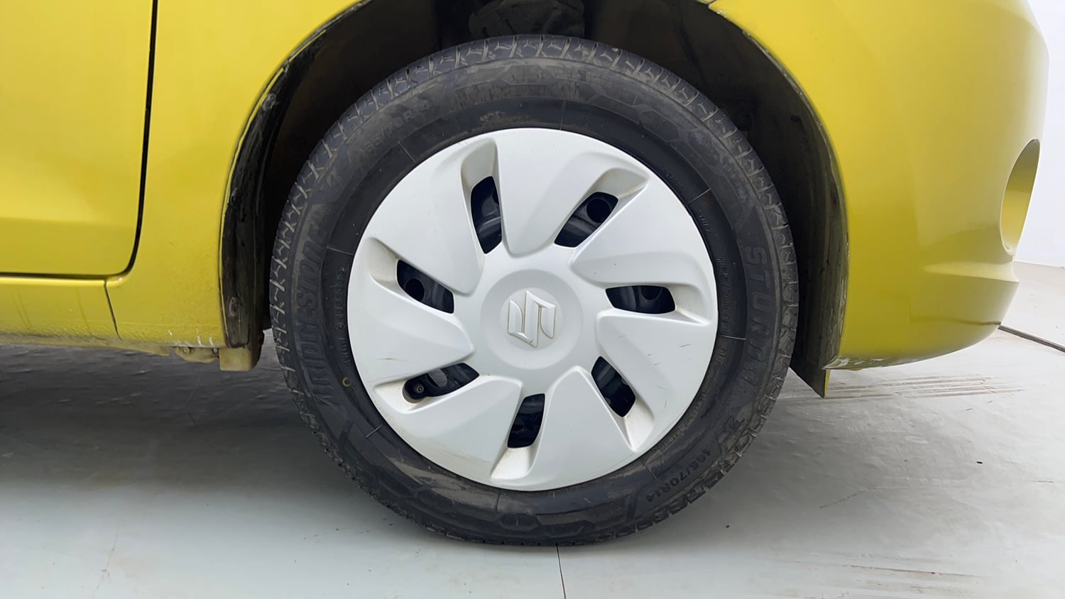 Used 2014 Maruti Suzuki Celerio VXi AMT Petrol Automatic tyres RIGHT FRONT TYRE RIM VIEW