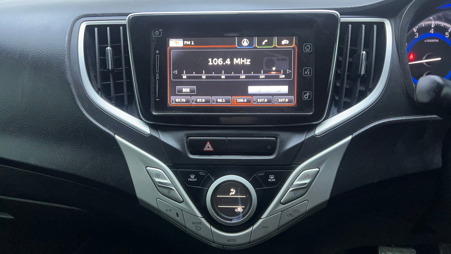 Used 2018 Maruti Suzuki Baleno Alpha 1.2 AT Petrol Automatic interior MUSIC SYSTEM & AC CONTROL VIEW