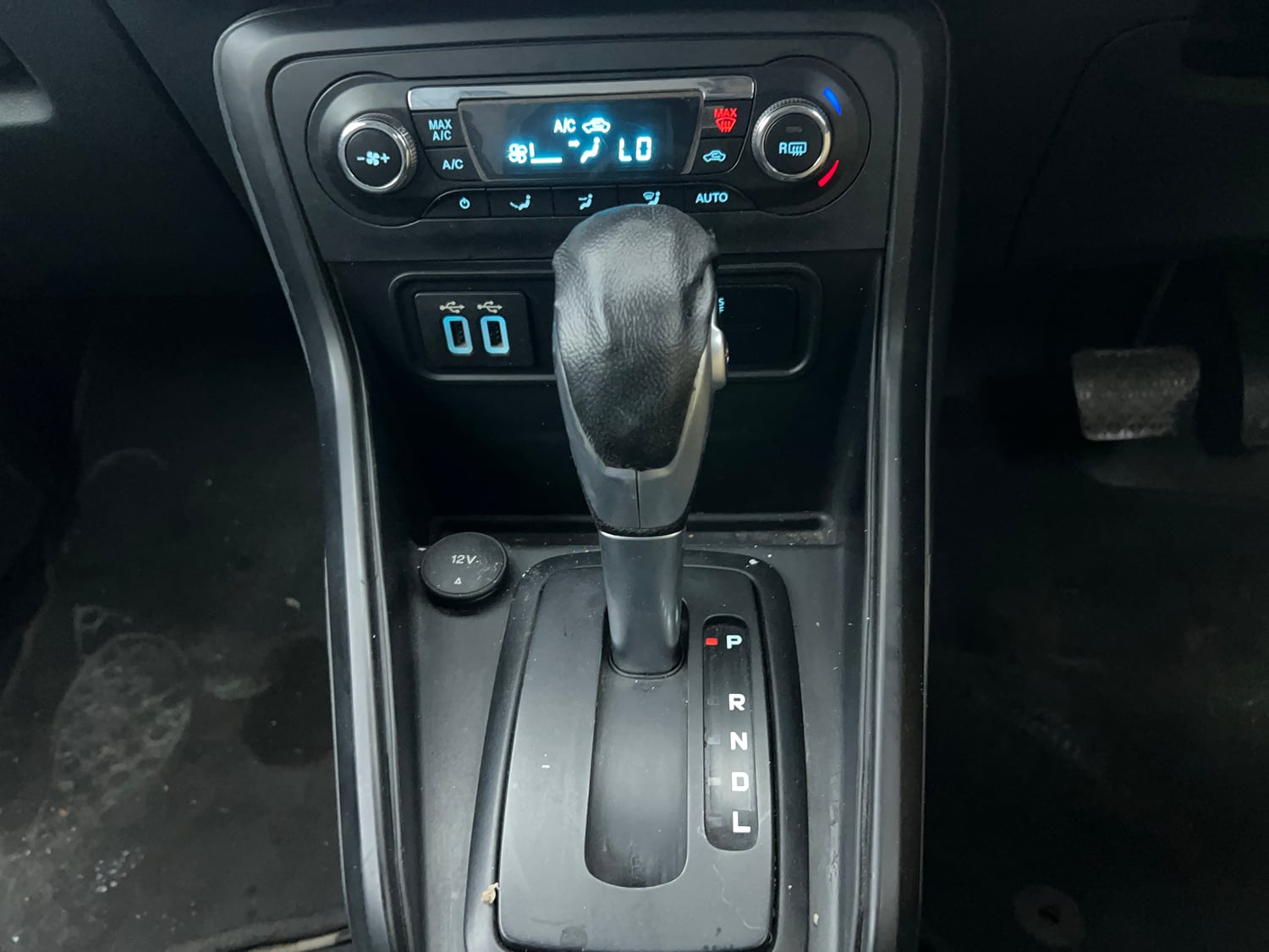 Used 2018 Ford EcoSport Trend + 1.5L Ti-VCT AT Petrol Automatic interior GEAR  KNOB VIEW