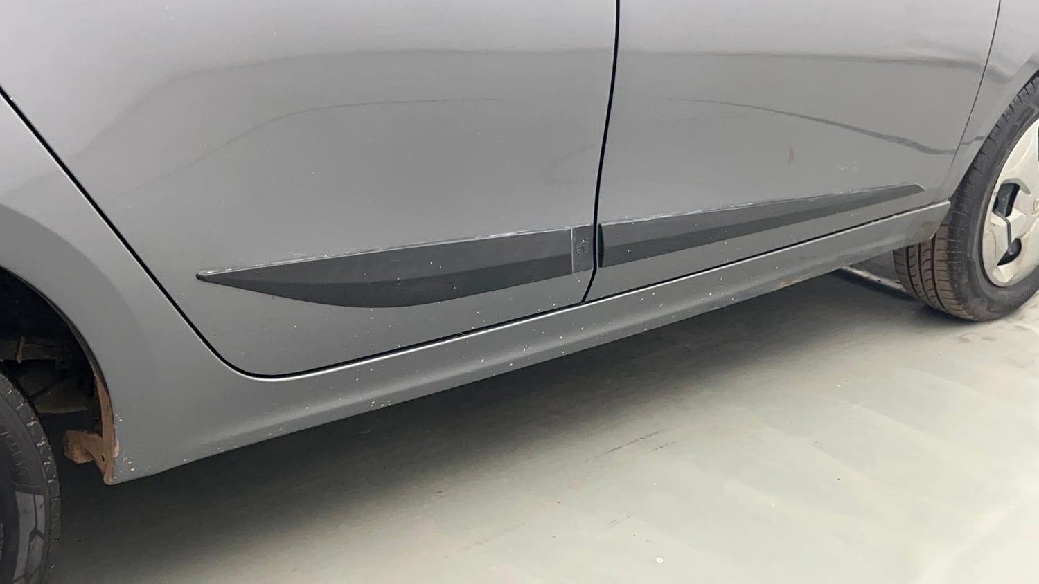 Used 2020 Tata Tigor Revotron XZ Petrol Manual dents MINOR DENT