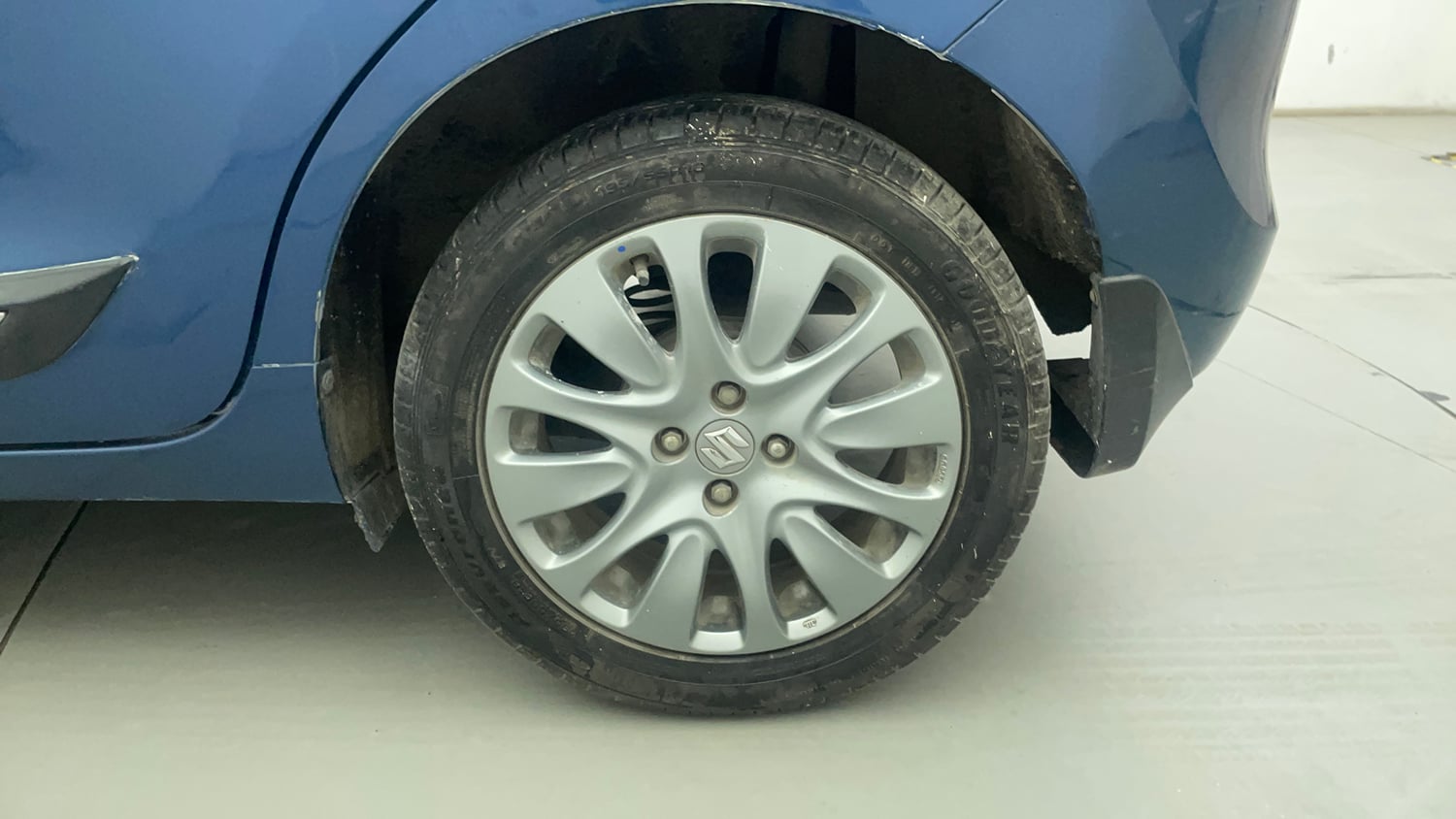 Used 2016 Maruti Suzuki Baleno Alpha 1.2 Petrol Manual tyres LEFT REAR TYRE RIM VIEW