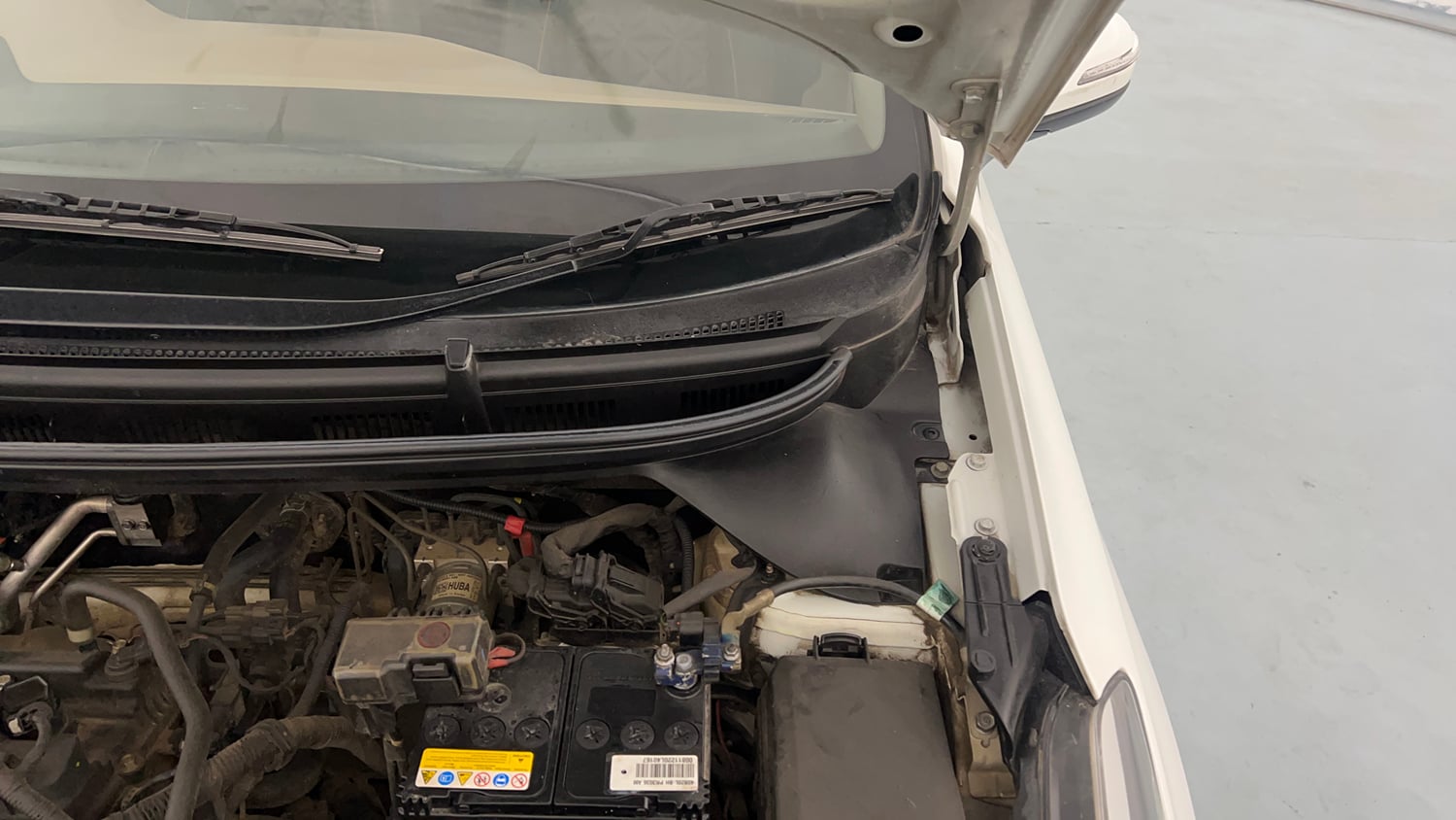 Used 2020 Hyundai Elite i20 Sportz Plus 1.2 Petrol Manual engine ENGINE LEFT SIDE HINGE & APRON VIEW