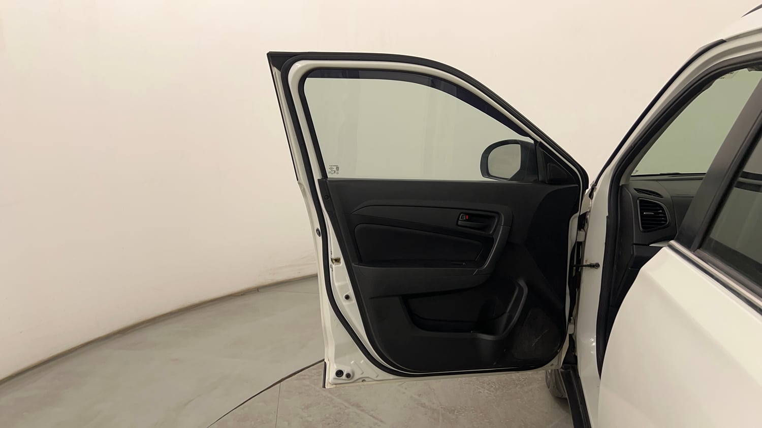 Used 2022 maruti-suzuki Vitara Brezza VXi Petrol Manual interior LEFT FRONT DOOR OPEN VIEW