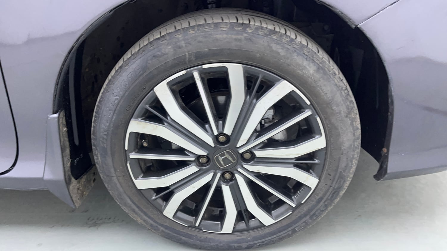 Used 2017 Honda City ZX CVT Petrol Petrol Automatic tyres RIGHT FRONT TYRE RIM VIEW