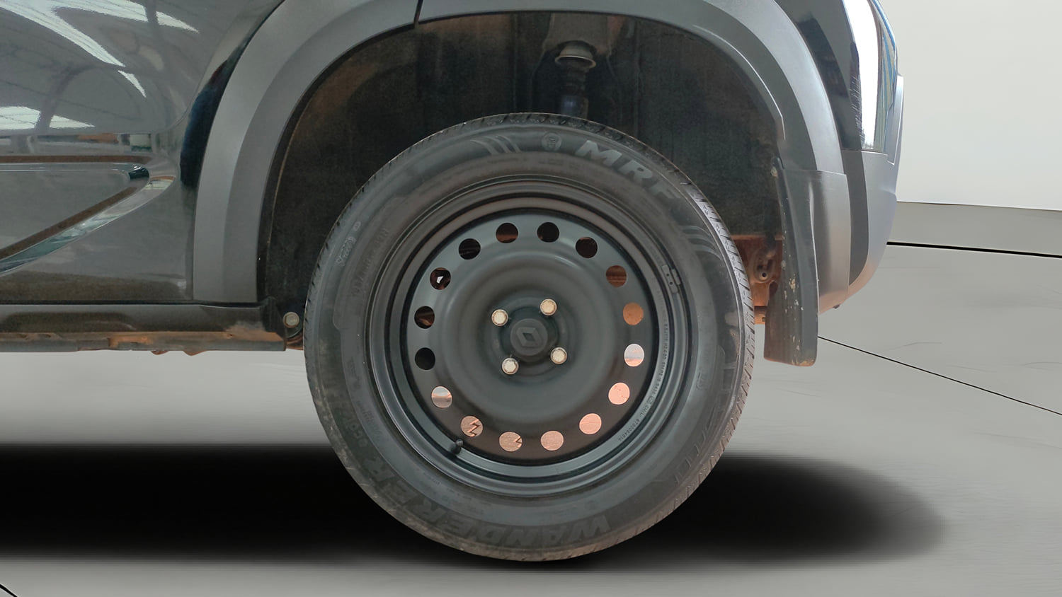 Used 2024 Renault Kiger RXE Petrol Manual tyres LEFT REAR TYRE RIM VIEW