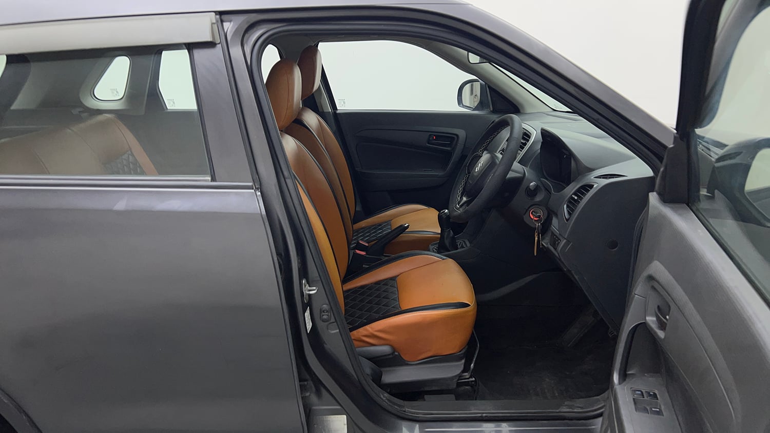 Used 2018 Maruti Suzuki Vitara Brezza [2016-2020] LDi Diesel Manual interior RIGHT SIDE FRONT DOOR CABIN VIEW