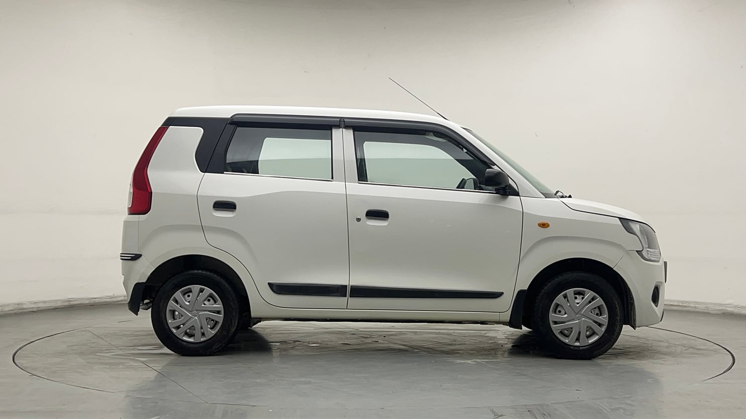 Used 2019 Maruti Suzuki Wagon R 1.0 LXi 1.0 Petrol Manual exterior RIGHT SIDE VIEW