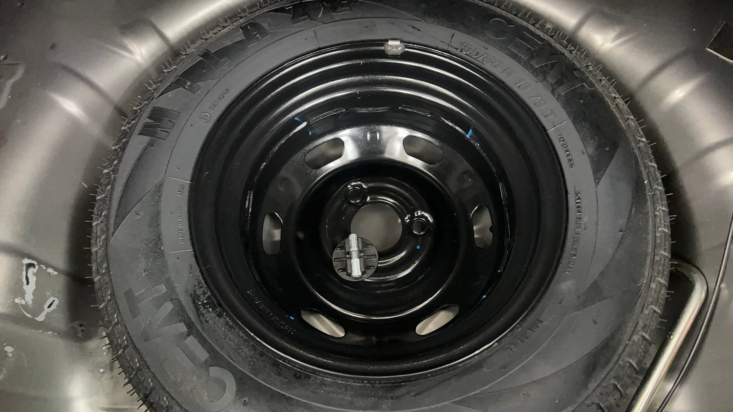 Used 2019 Renault Kwid RXL Petrol Manual tyres SPARE TYRE VIEW
