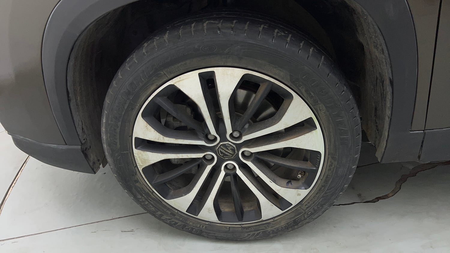 Used 2023 MG Motors Hector Sharp Pro 1.5 Turbo Petrol MT Petrol Manual tyres LEFT FRONT TYRE RIM VIEW