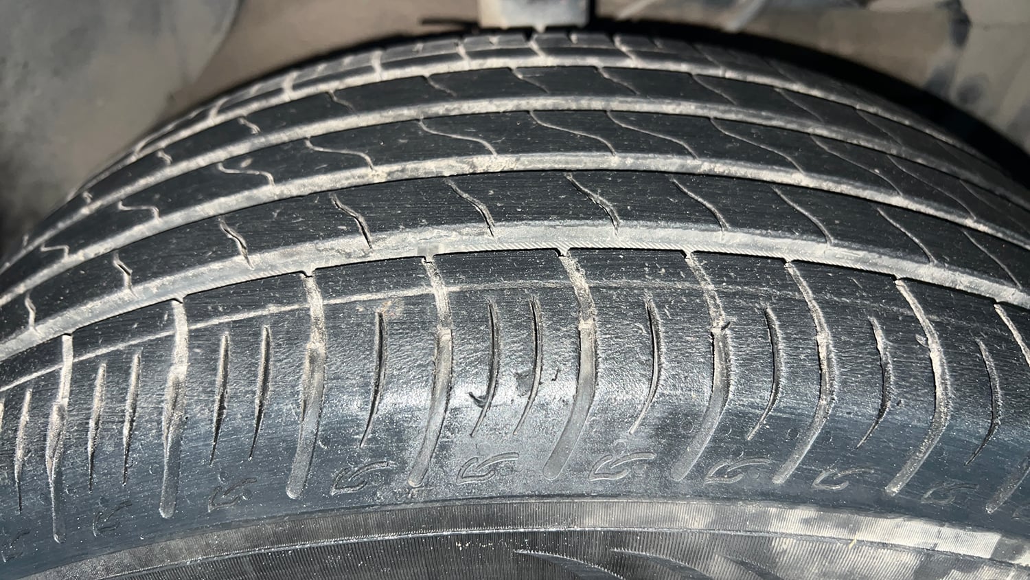 Used 2023 Maruti Suzuki Brezza ZXi AT Petrol Automatic tyres RIGHT FRONT TYRE TREAD VIEW