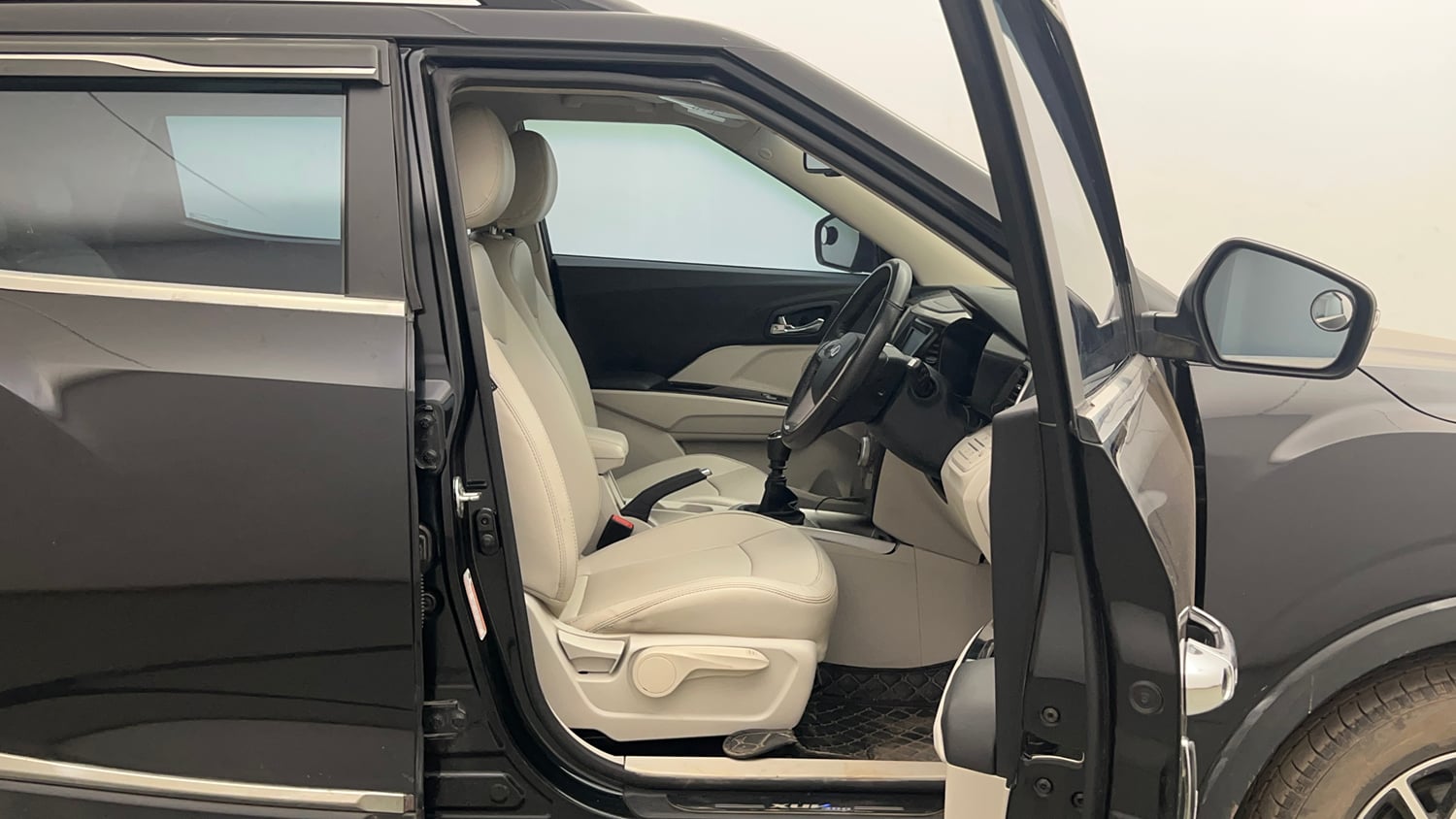 Used 2022 Mahindra XUV 300 W8 (O) 1.2 Petrol Petrol Manual interior RIGHT SIDE FRONT DOOR CABIN VIEW