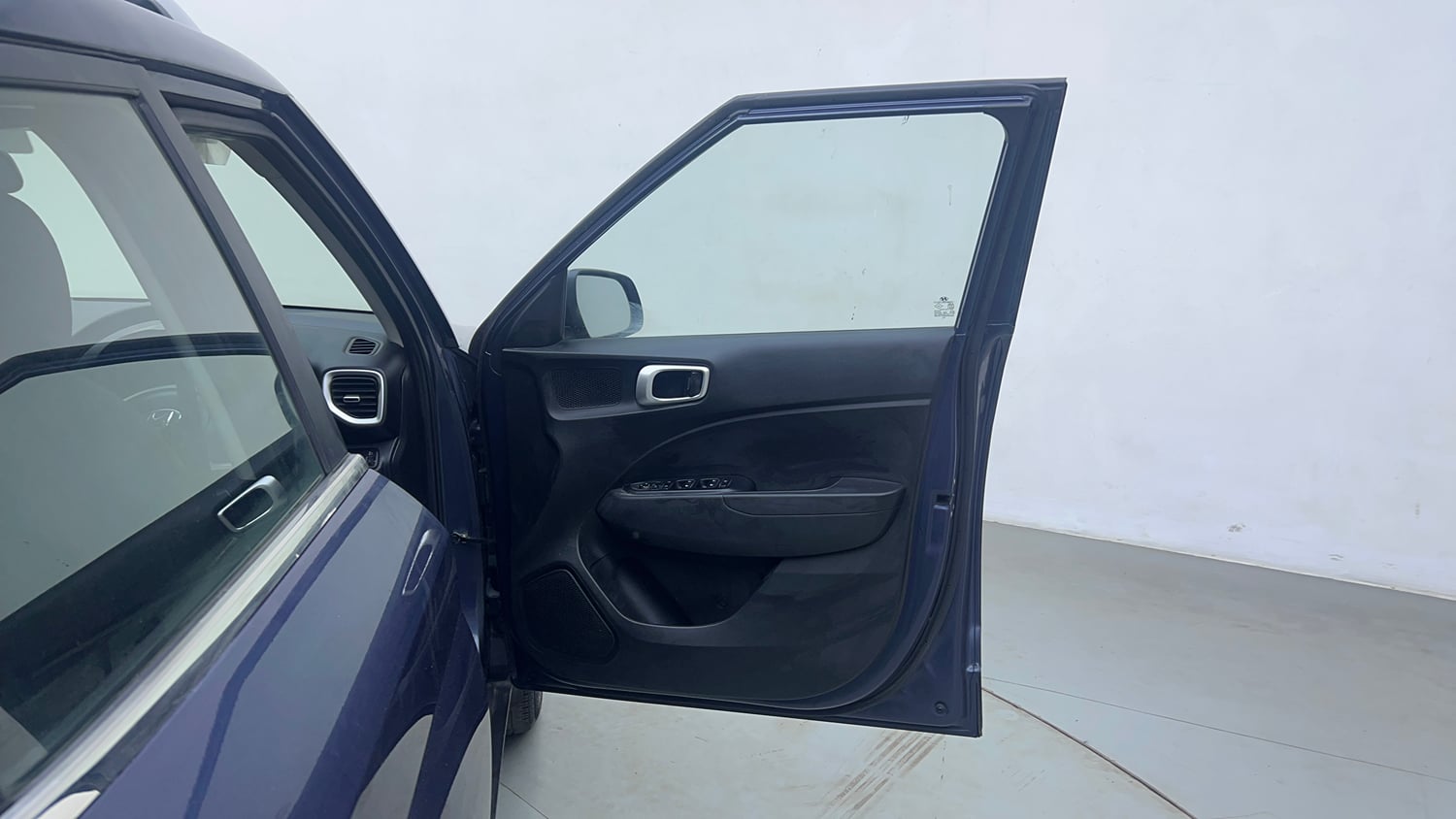Used 2021 Hyundai Venue SX Plus 1.0 Turbo DCT Petrol Automatic interior RIGHT FRONT DOOR OPEN VIEW