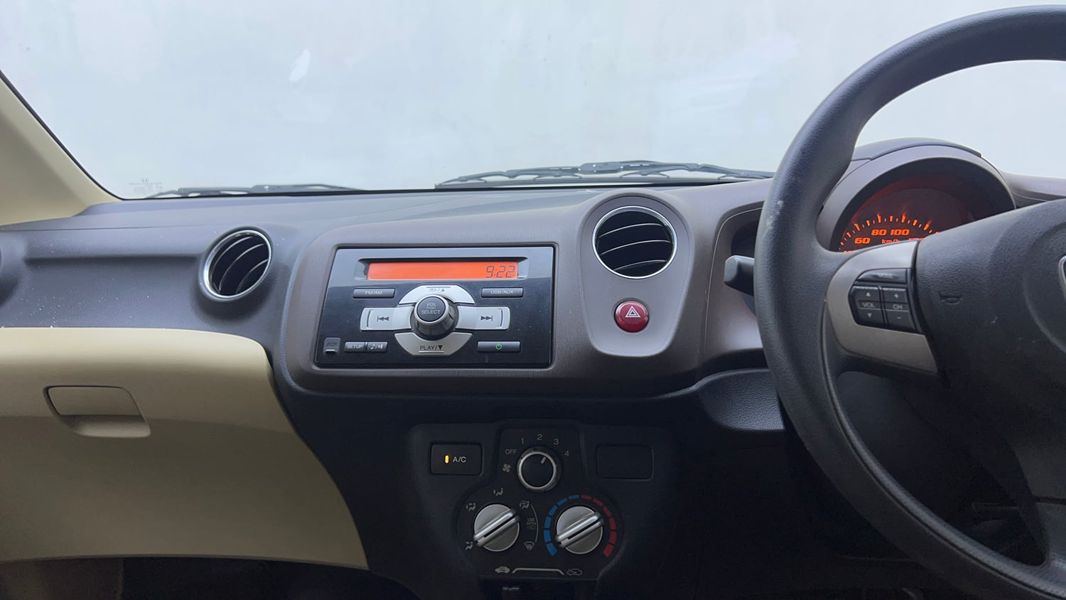Used 2013 Honda Amaze 1.2 S i-VTEC Petrol Manual interior MUSIC SYSTEM & AC CONTROL VIEW