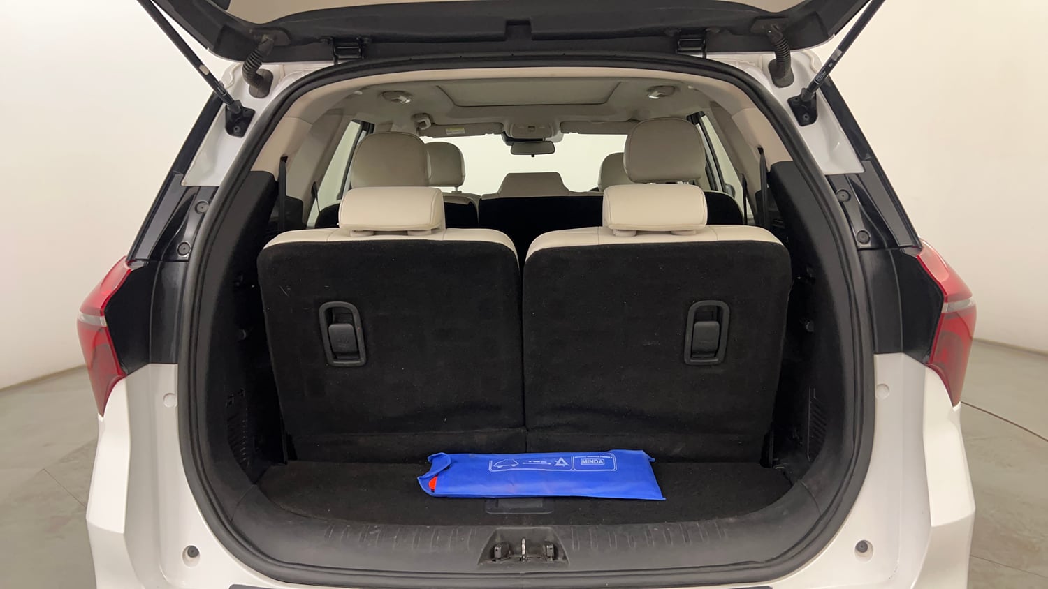 Used 2024 Mahindra XUV700 AX7 Diesel MT 7 STR Diesel Manual interior DICKY INSIDE VIEW