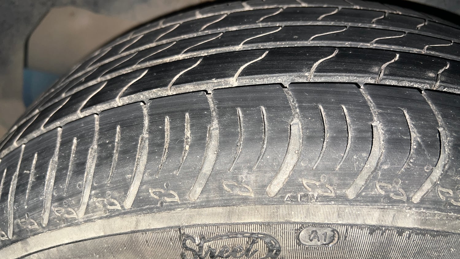 Used 2023 Maruti Suzuki XL6 Alpha Plus MT Petrol Petrol Manual tyres RIGHT REAR TYRE TREAD VIEW