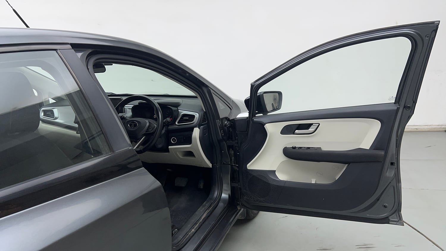 Used 2025 Tata Altroz XZA Petrol Petrol Automatic interior RIGHT FRONT DOOR OPEN VIEW