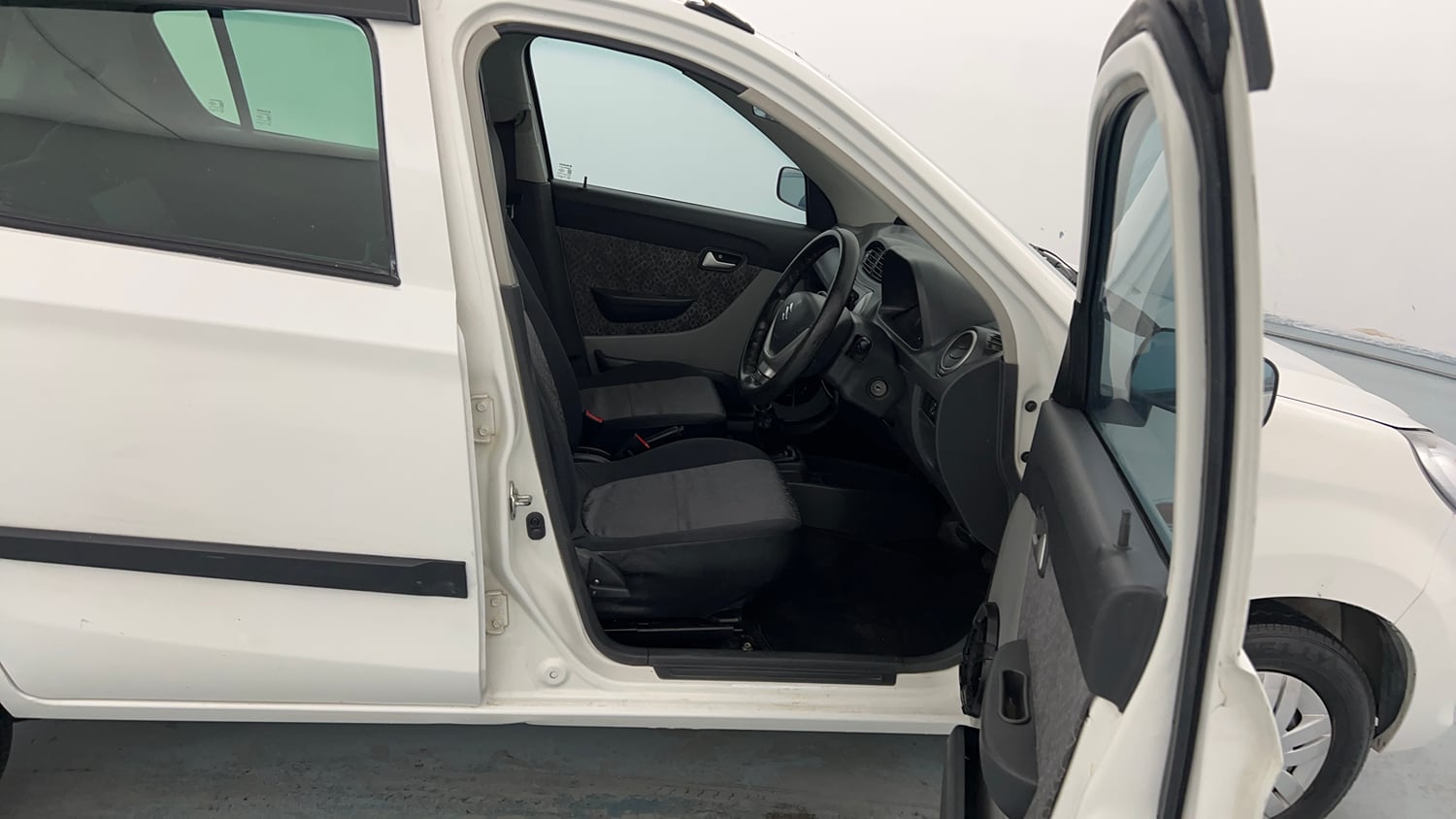 Used 2019 Maruti Suzuki Alto 800 LXi (O) Petrol Manual interior RIGHT SIDE FRONT DOOR CABIN VIEW