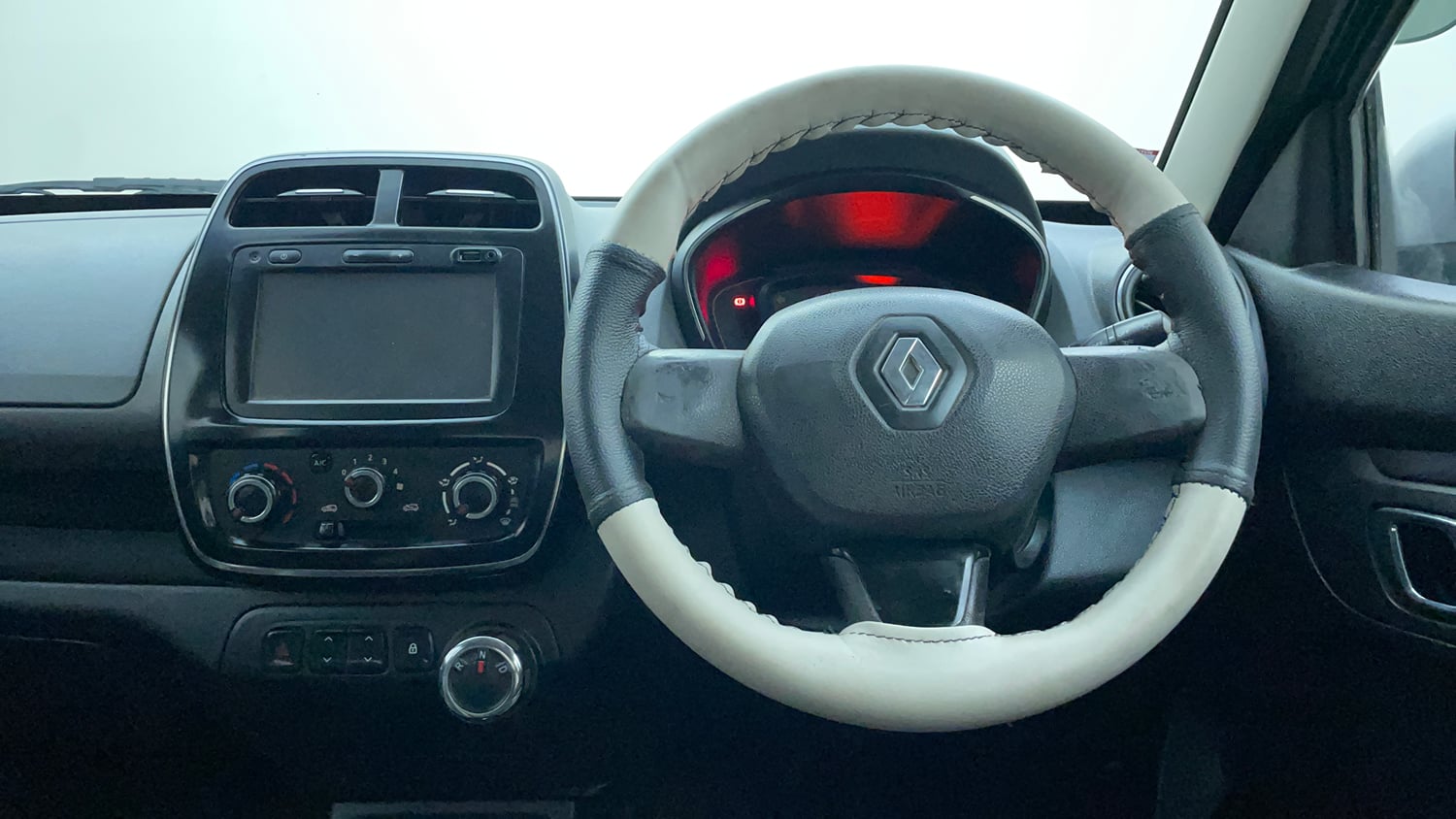 Used 2019 Renault Kwid 1.0 RXT AMT Opt Petrol Automatic interior STEERING VIEW