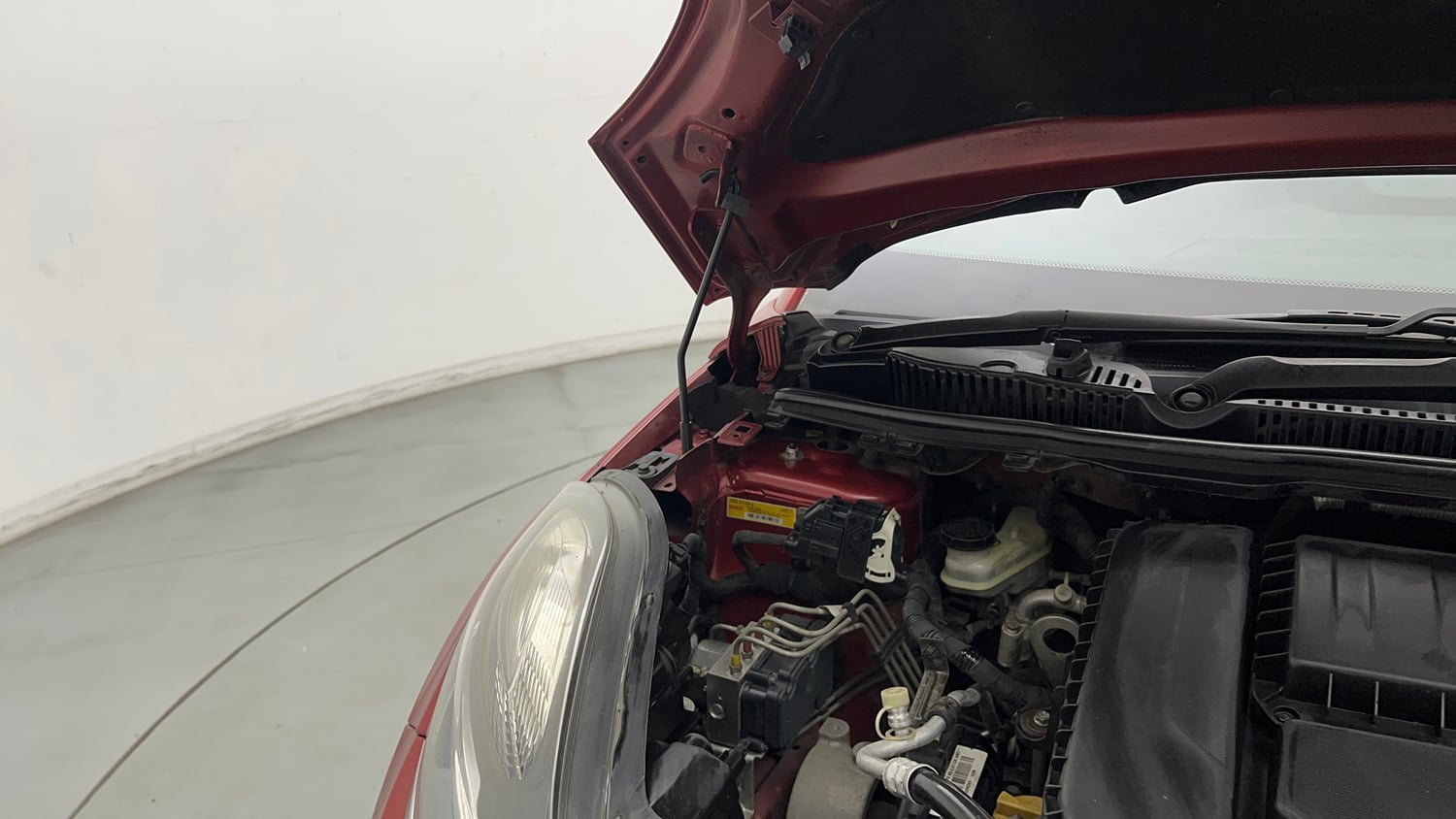 Used 2019 Tata Nexon XMA Diesel Diesel Automatic engine ENGINE RIGHT SIDE HINGE & APRON VIEW