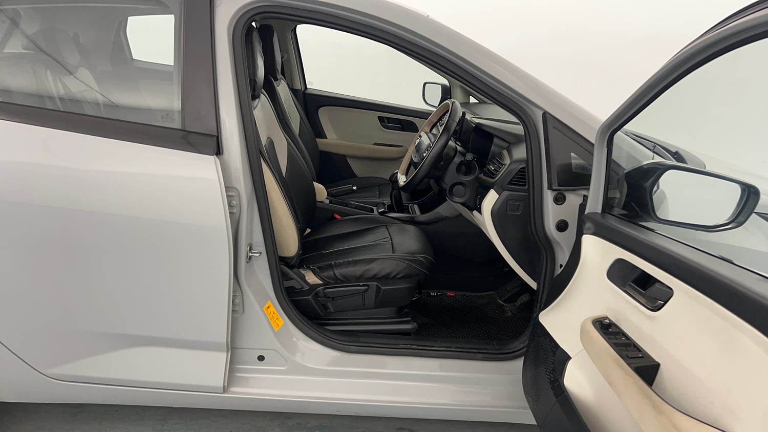 Used 2025 Tata Altroz Accomplished S Diesel 5MT Diesel Manual interior RIGHT SIDE FRONT DOOR CABIN VIEW