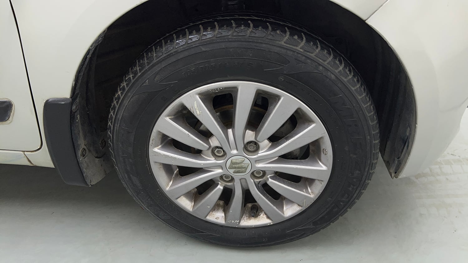 Used 2019 Maruti Suzuki Wagon R VXi 1.2 Petrol Manual tyres RIGHT FRONT TYRE RIM VIEW