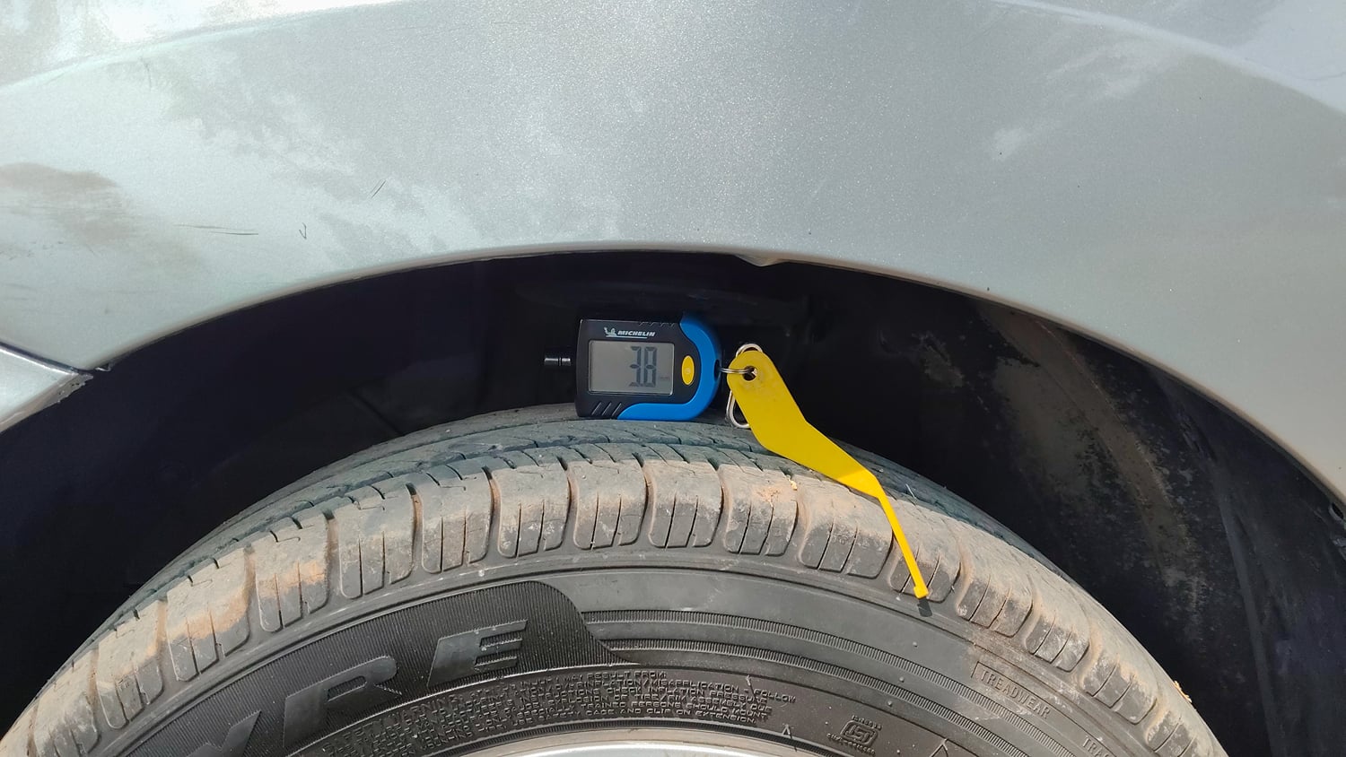 Used 2017 Maruti Suzuki Baleno Delta 1.2 Petrol Manual tyres LEFT FRONT TYRE TREAD VIEW