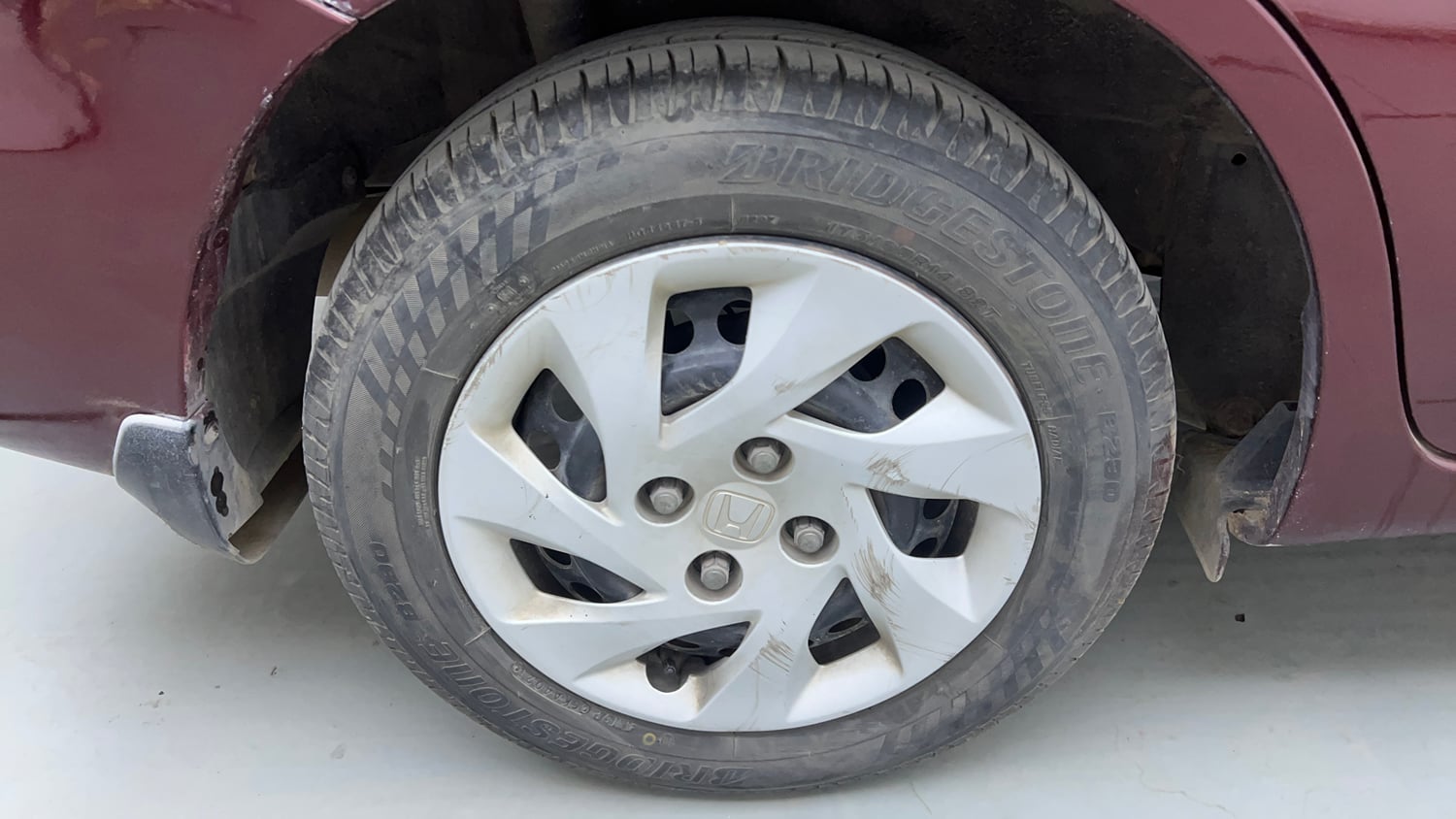 Used 2018 Honda Amaze 1.5 SX i-DTEC Diesel Manual tyres RIGHT REAR TYRE RIM VIEW