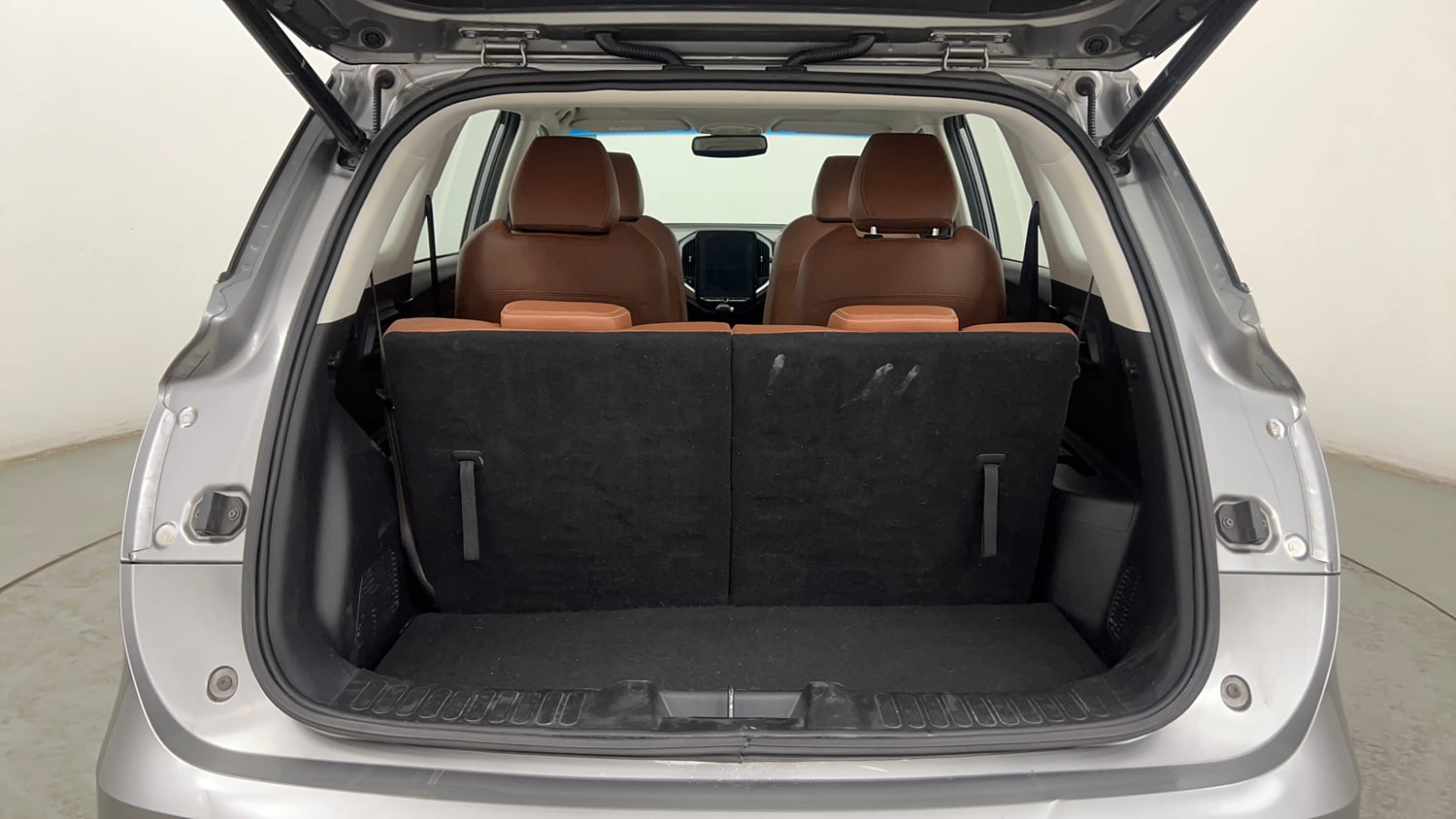 Used 2021 MG Motors Hector Plus Sharp 1.5 Petrol Turbo CVT 6-STR Petrol Automatic interior DICKY INSIDE VIEW