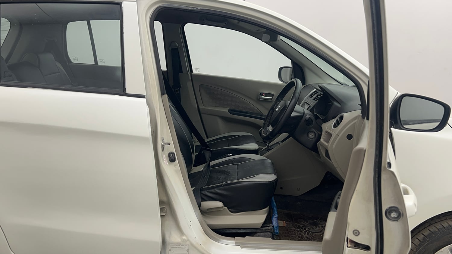 Used 2015 Maruti Suzuki Celerio ZXi AMT Petrol Automatic interior RIGHT SIDE FRONT DOOR CABIN VIEW