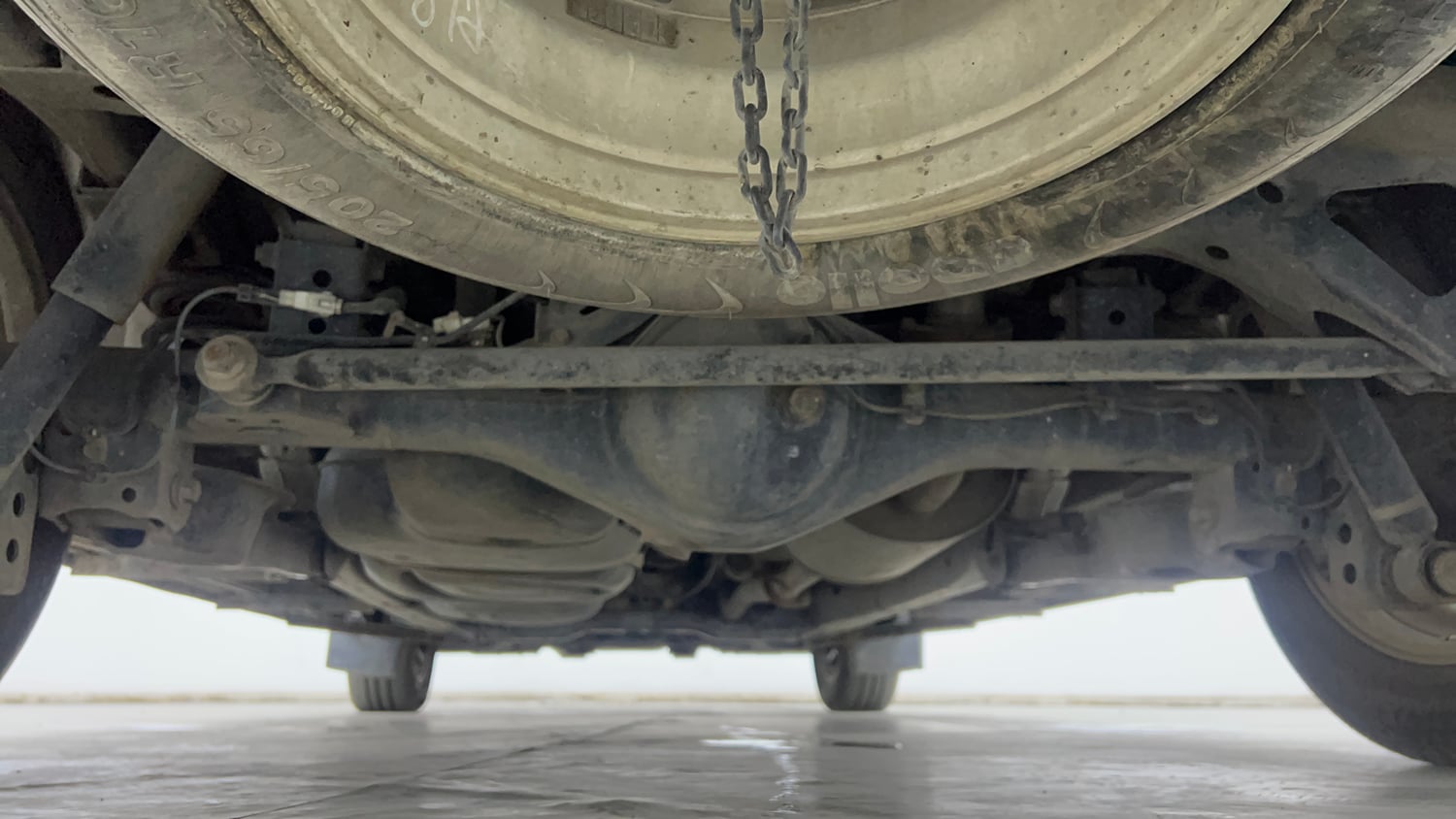 Used 2016 Toyota Innova Crysta 2.4 G 7 STR Diesel Manual extra REAR UNDERBODY VIEW (TAKEN FROM REAR)