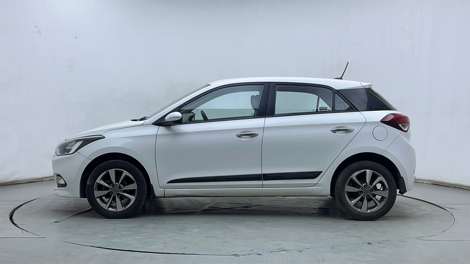 Used 2016 Hyundai Elite i20 Asta 1.4 CRDI Diesel Manual exterior LEFT SIDE VIEW
