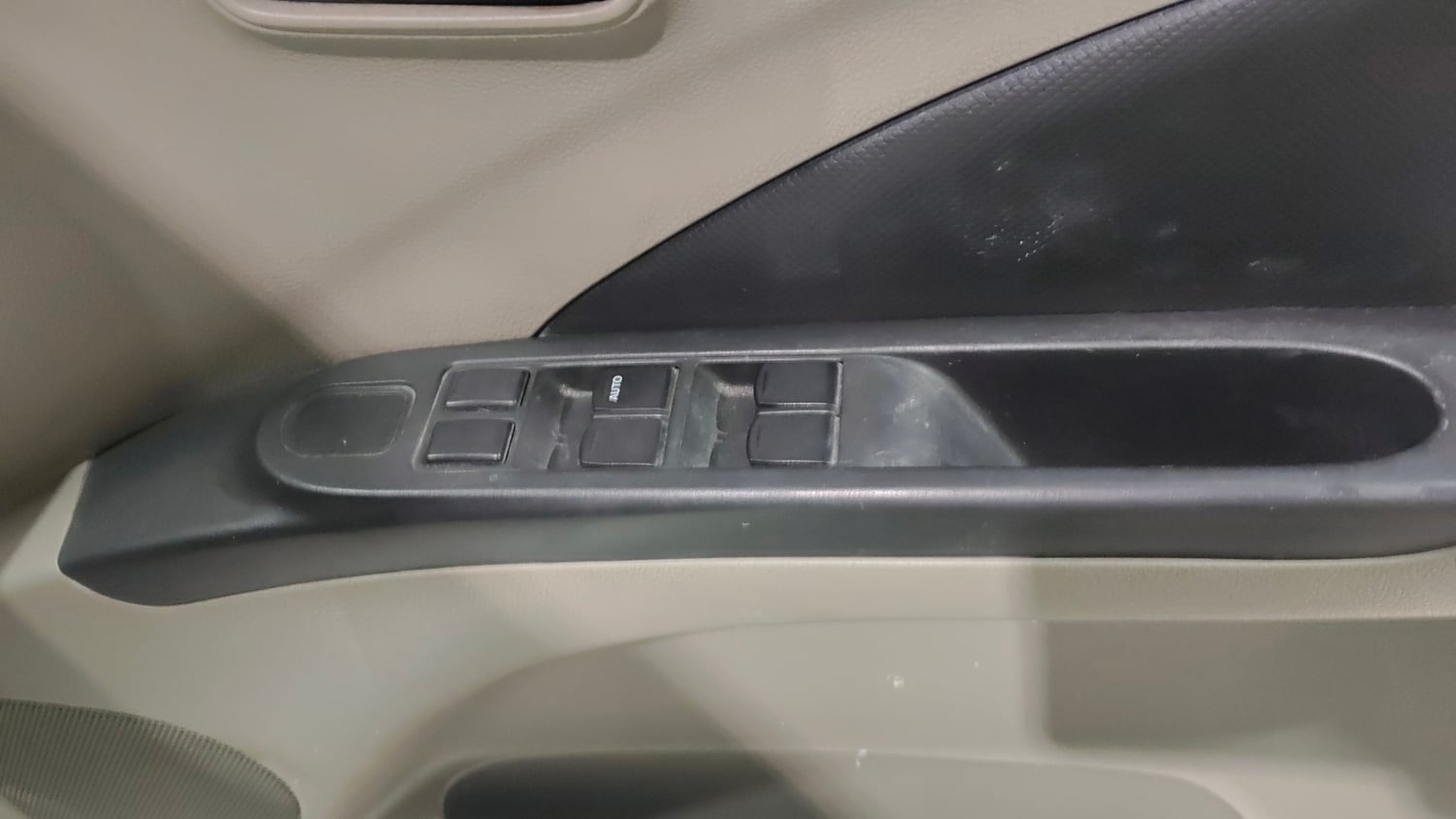 Used 2015 Maruti Suzuki Celerio VXi AMT Petrol Automatic top_features Central locking