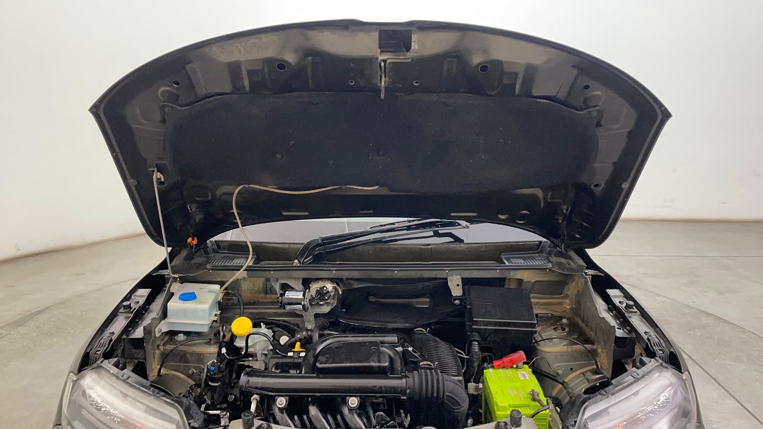 Used 2023 Renault Kwid RXT 1.0 Petrol Manual engine ENGINE & BONNET OPEN FRONT VIEW
