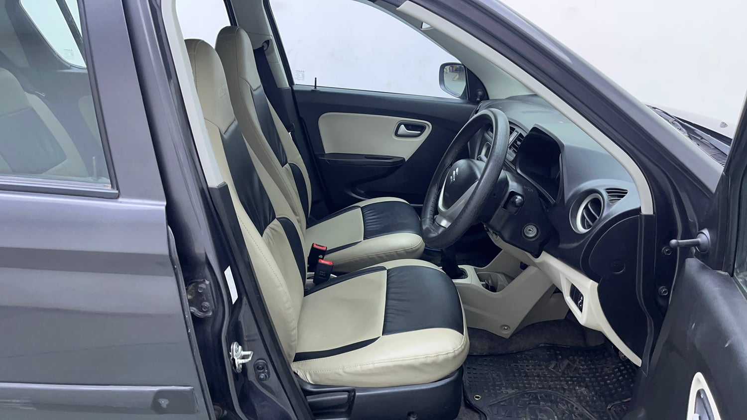 Used 2022 Maruti Suzuki Alto 800 Vxi Plus Petrol Manual interior RIGHT SIDE FRONT DOOR CABIN VIEW