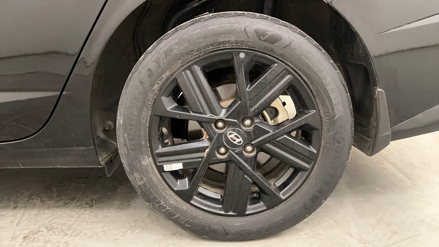 Used 2023 Hyundai Verna SX (O) 1.5 Turbo Petrol DCT Petrol Automatic tyres LEFT REAR TYRE RIM VIEW