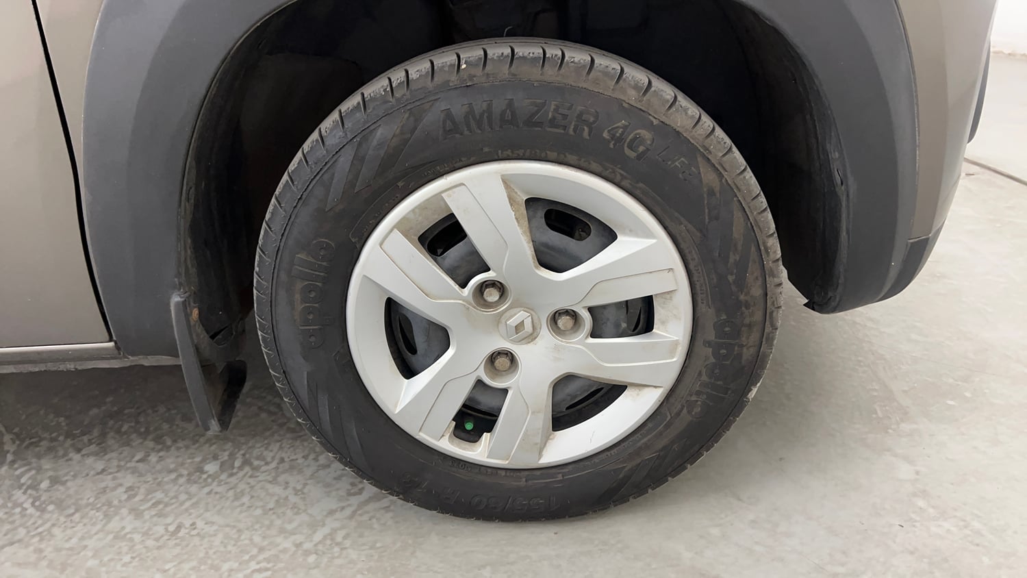 Used 2019 Renault Kwid RXL Petrol Manual tyres RIGHT FRONT TYRE RIM VIEW