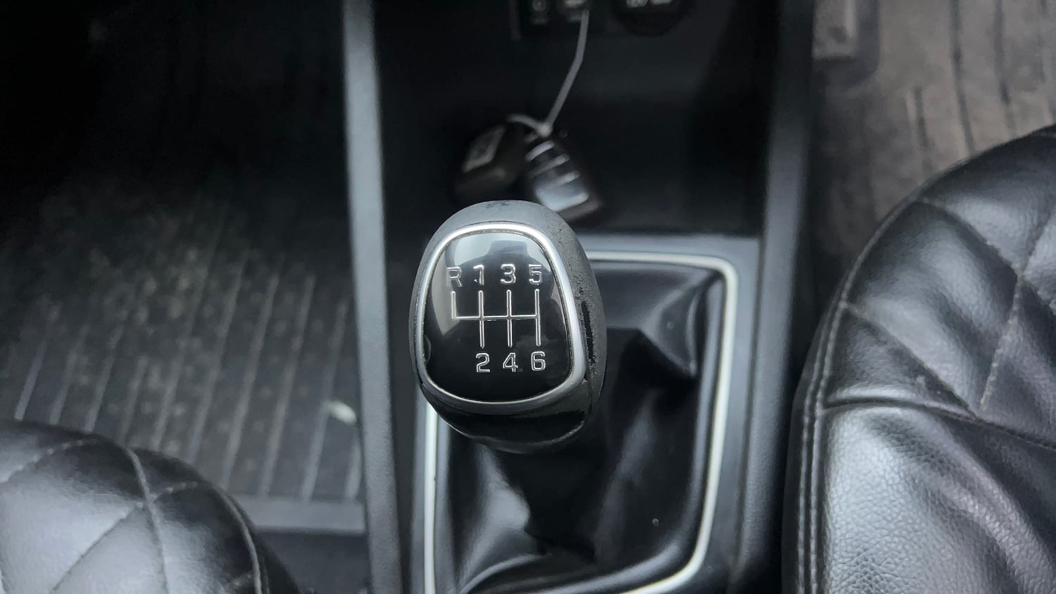 Used 2016 Hyundai Elite i20 Asta 1.4 CRDI Diesel Manual interior GEAR  KNOB VIEW