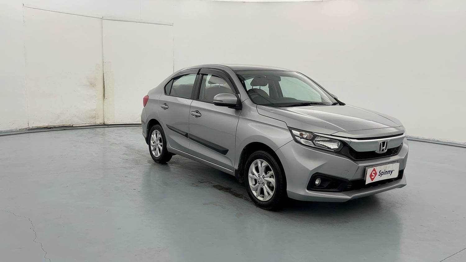 Used 2020 Honda Amaze 1.2 VX MT Petrol Petrol Manual exterior RIGHT FRONT CORNER VIEW