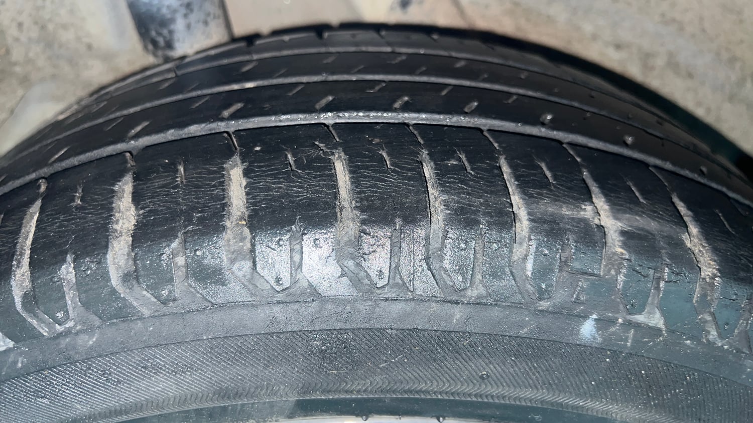 Used 2021 Hyundai Verna SX (O) 1.0 Turbo DCT Petrol Automatic tyres RIGHT REAR TYRE TREAD VIEW