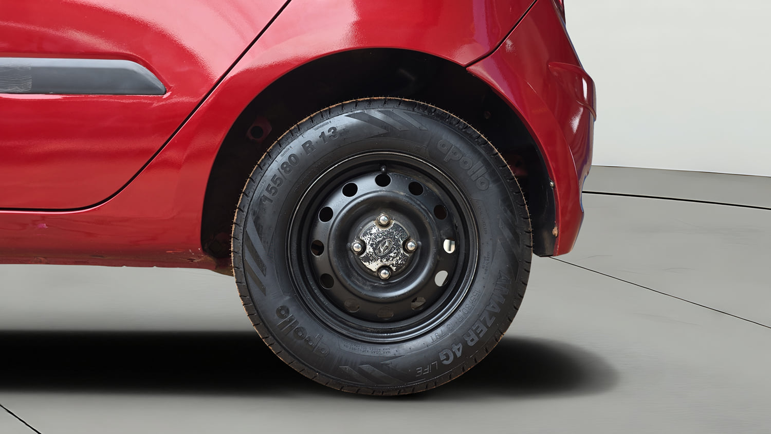 Used 2013 Hyundai i10 Era 1.1 iRDE2 Petrol Manual tyres LEFT REAR TYRE RIM VIEW