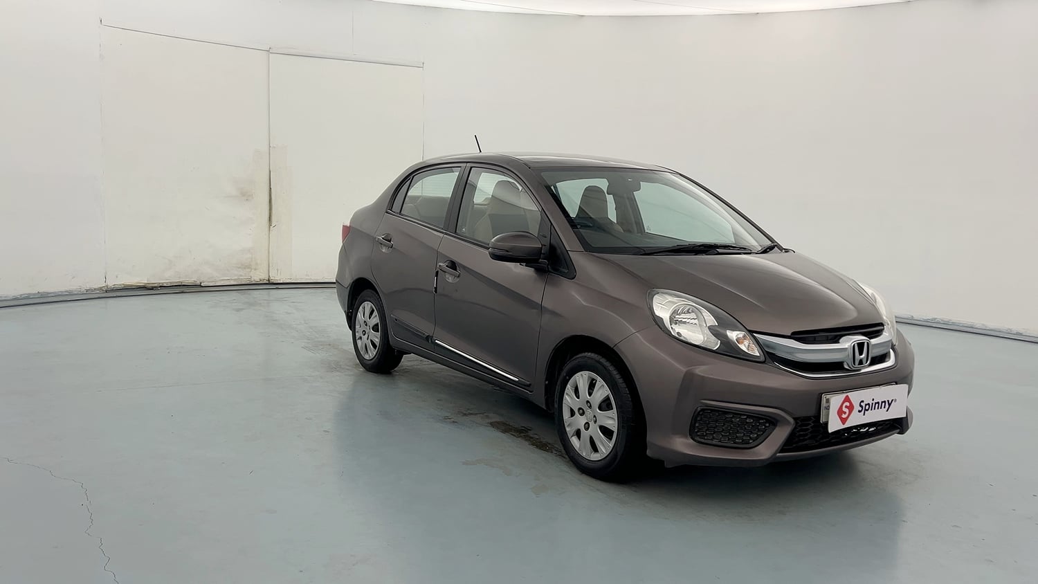 Used 2016 Honda Amaze 1.2 SX i-VTEC Petrol Manual exterior RIGHT FRONT CORNER VIEW