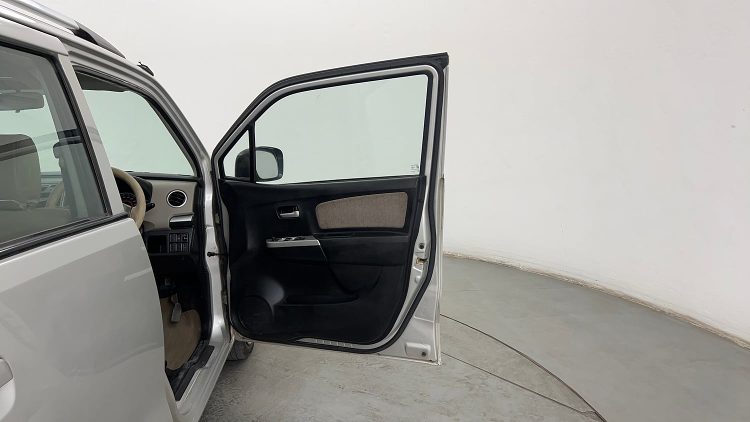 Used 2015 Maruti Suzuki Wagon R VXI Petrol Manual interior RIGHT FRONT DOOR OPEN VIEW
