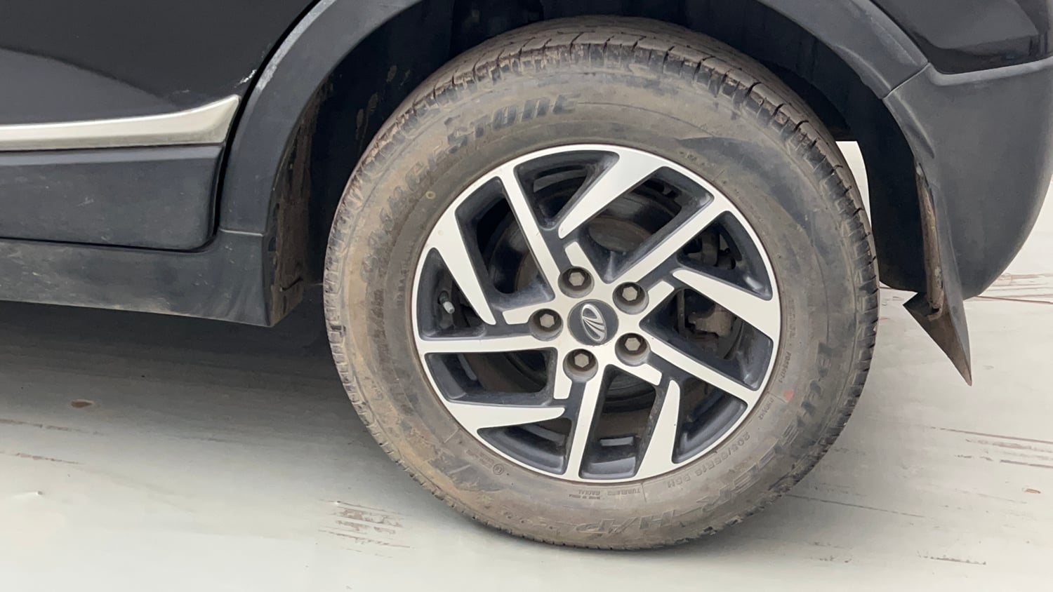 Used 2022 Mahindra XUV 300 W8 (O) 1.2 Petrol Petrol Manual tyres LEFT REAR TYRE RIM VIEW
