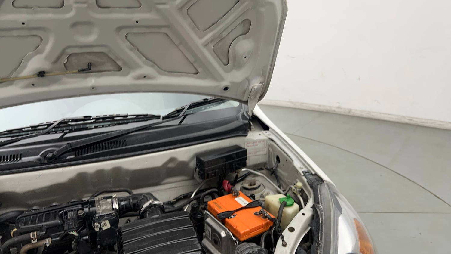 Used 2016 Maruti Suzuki Alto 800 VXi Petrol Manual engine ENGINE LEFT SIDE HINGE & APRON VIEW