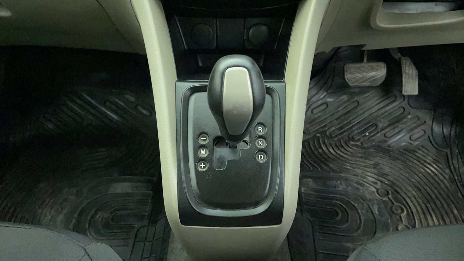 Used 2014 Maruti Suzuki Celerio VXi AMT Petrol Automatic interior GEAR  KNOB VIEW