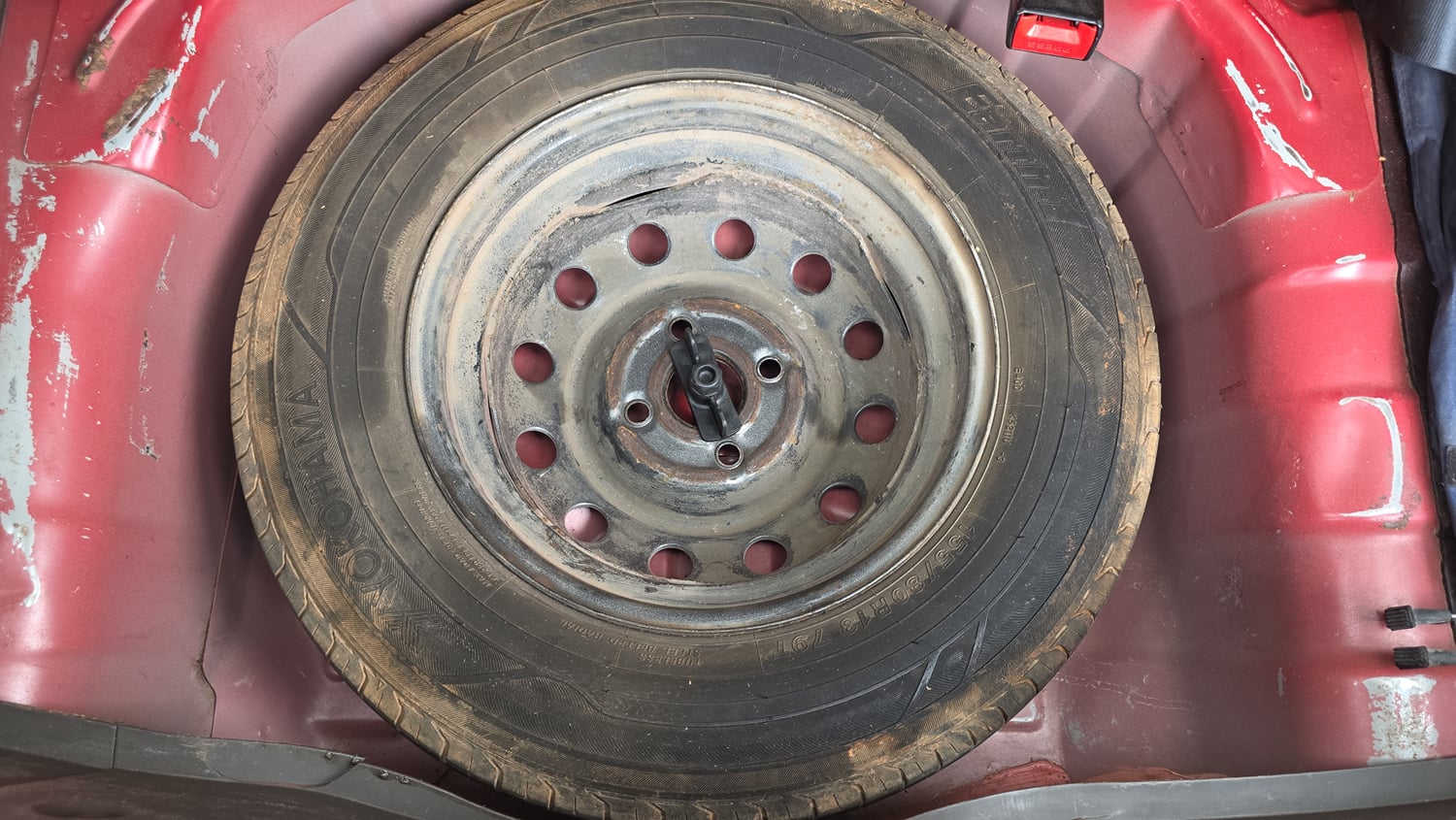 Used 2013 Hyundai i10 Era 1.1 iRDE2 Petrol Manual tyres SPARE TYRE VIEW